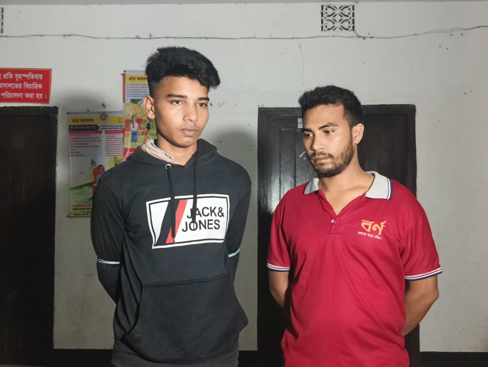 গলায় ছুরি ধরে বিকাশ ব্যাসায়ীর টাকা ছিনতাই, গ্রেপ্তার ৩