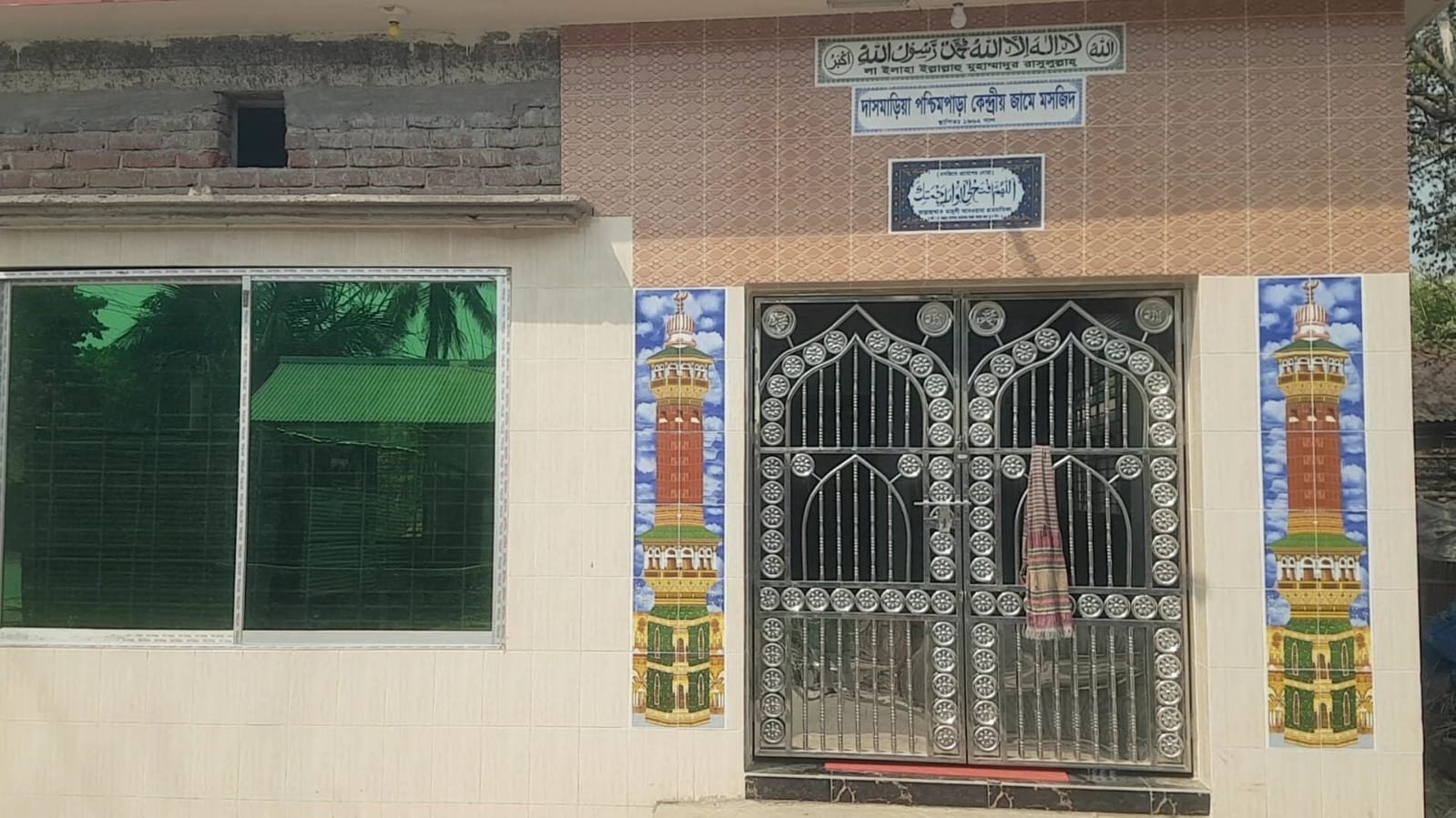টাকা সহ মসজিদের দান বাক্স চুরি!