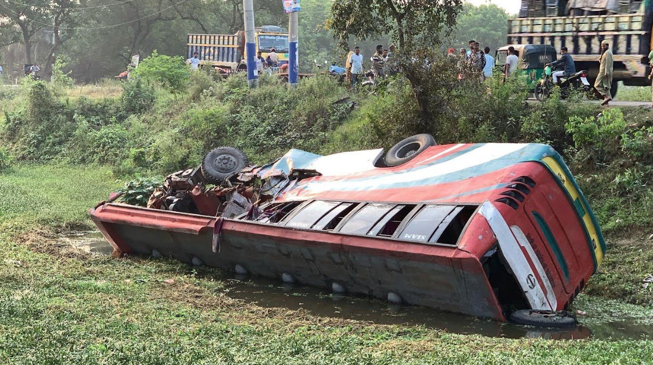 সাঈদীর কবর জিয়ারতে যাওয়ার পথে বাস-ট্রাকের সংঘর্ষ, নিহত বেড়ে ৩