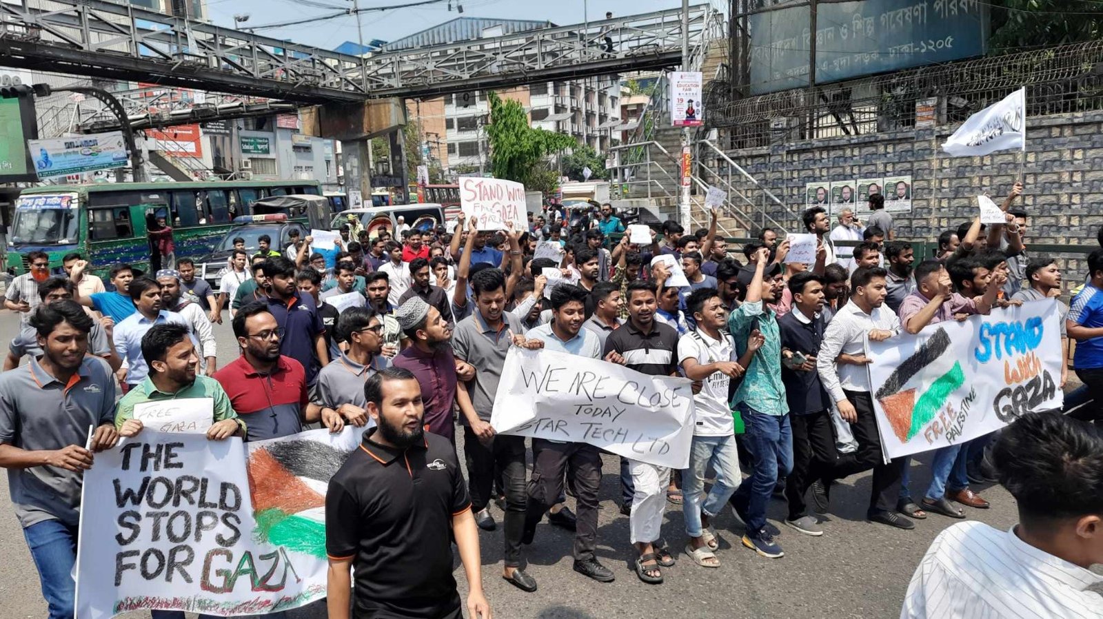 গাজায় ইসরায়েলি আগ্রাসনের প্রতিবাদে সায়েন্সল্যাবে বিক্ষোভ মিছিল