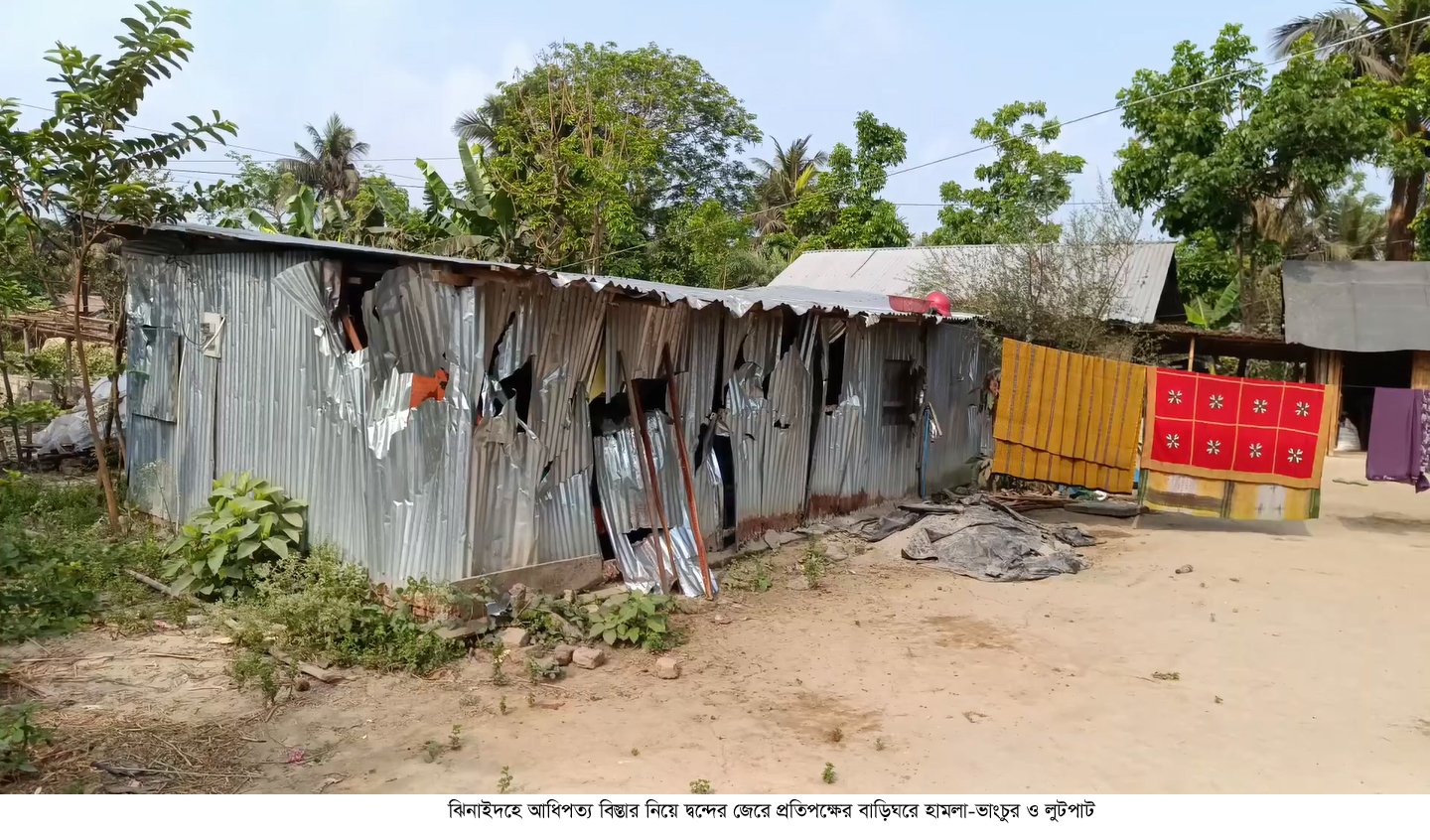 ঝিনাইদহে আধিপত্য বিস্তার নিয়ে দ্বন্দের জেরে প্রতিপক্ষের বাড়িঘরে হামলা-ভাংচুর ও লুটপাট