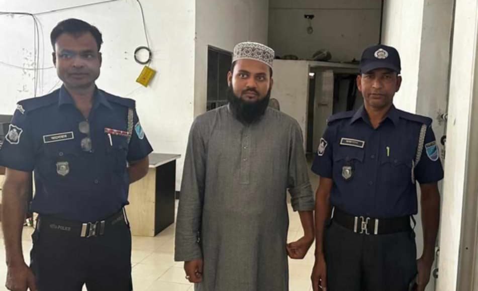 বেগম খালেদা জিয়াকে নিয়ে কুরুচিপূর্ণ মন্তব্য; ইমাম গ্রেফতার