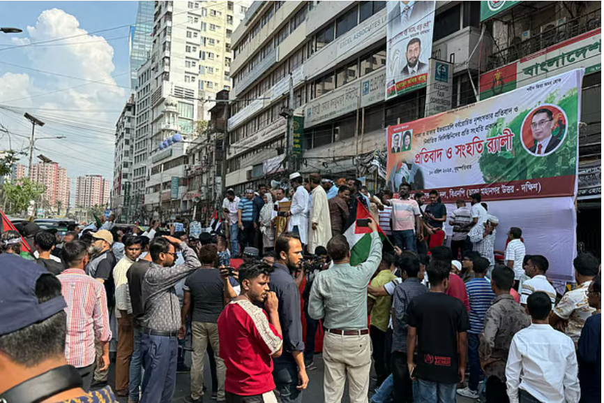 ইসরায়েলি হামলার প্রতিবাদ: নয়াপল্টনে জড়ো হচ্ছেন বিএনপির নেতা কর্মীরা