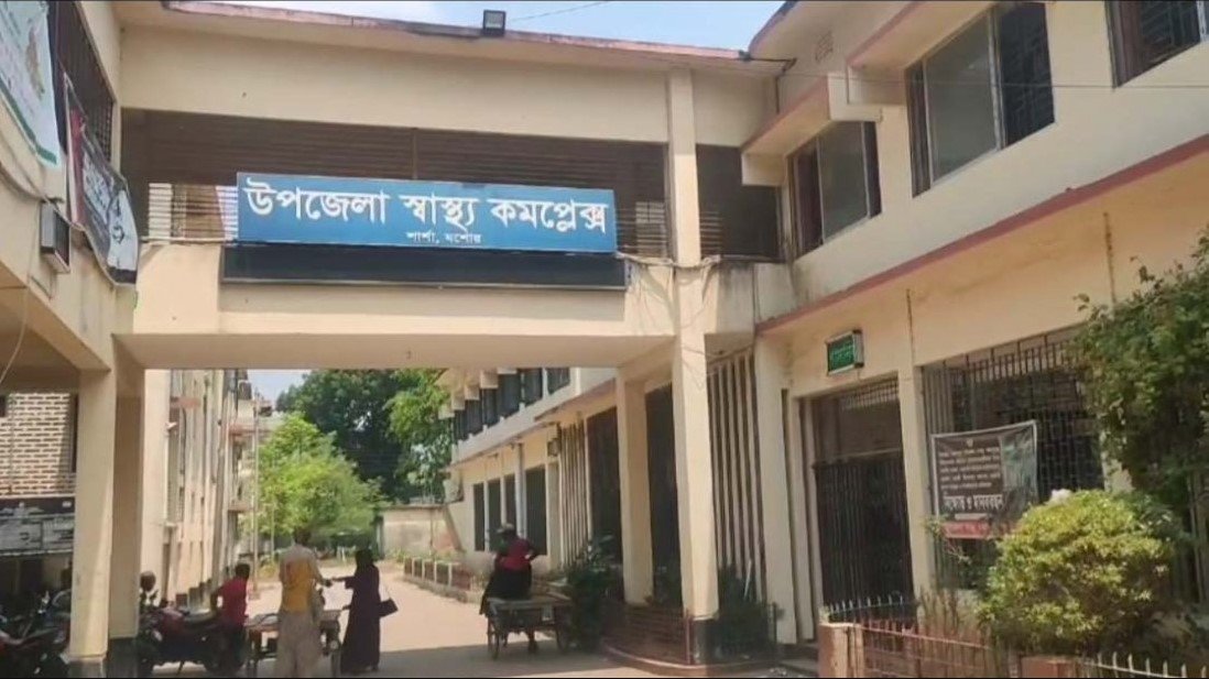 মোটরসাইকেলে ট্রাকের ধাক্কা: স্ত্রী নিহত, স্বামী আহত