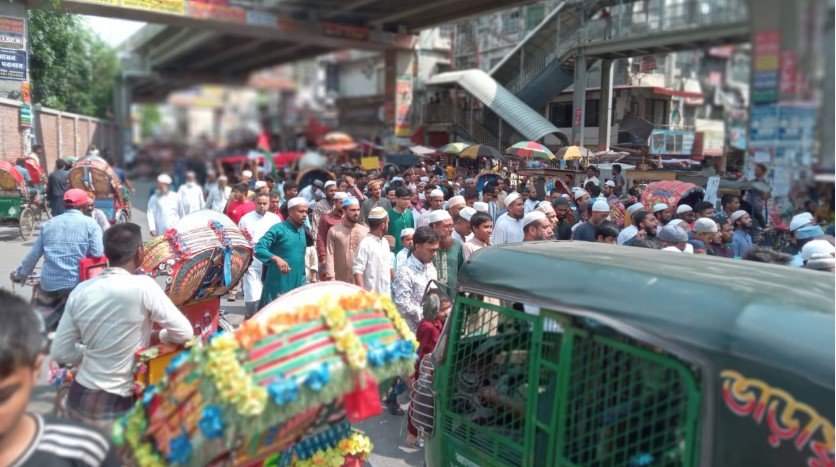 শেষ সময়েও সোহরাওয়ার্দী উদ্যানে আসছে জনস্রোত