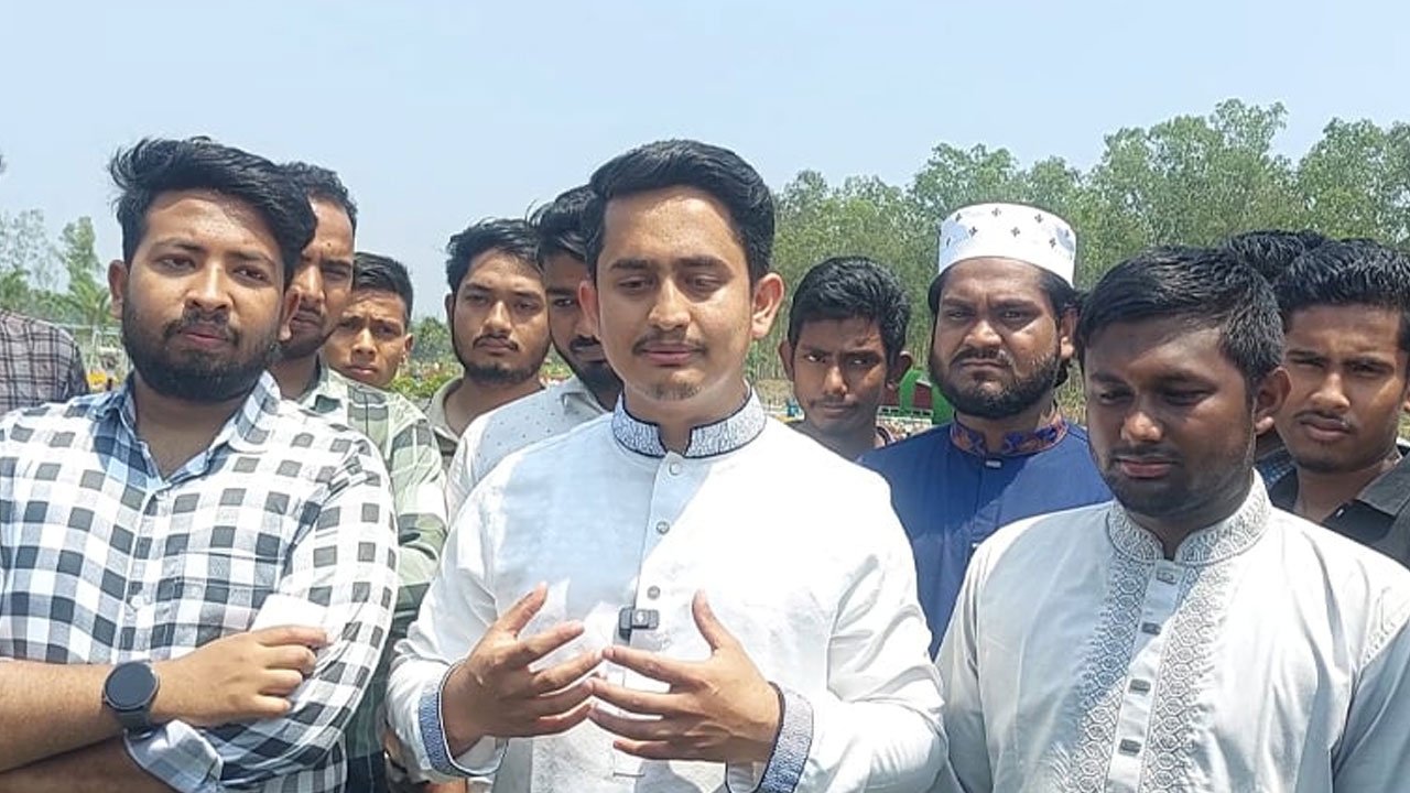 গণঅভ্যুত্থানে নেতৃত্ব দেওয়া ছাত্রদের প্রতি শ্রদ্ধা জানানো উচিত