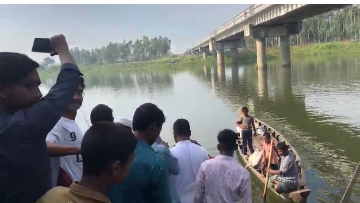 ট্রেনের ধাক্কায় খালে পড়ে নিখোঁজ, ১৯ ঘণ্টা পর ব্যবসায়ীর মৃতদেহ উদ্ধার