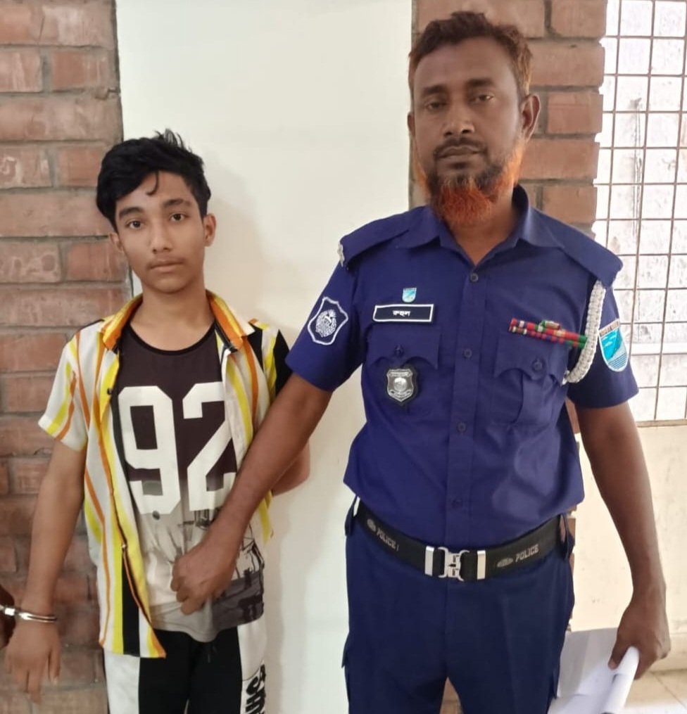 সাভারে ছিনতাইকারী সহ চোর চক্রের সদস্য গ্রেপ্তার