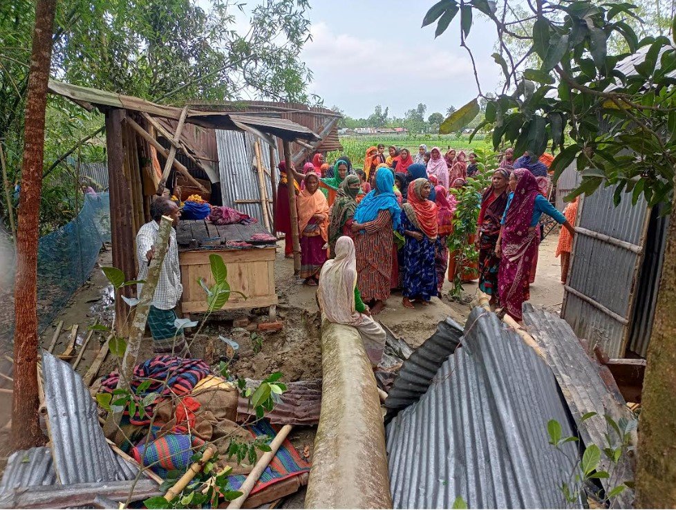 কুড়িগ্রামে কালবৈশাখী ঝড়ে ঘরে গাছ পড়ে নারীর মৃত্যু