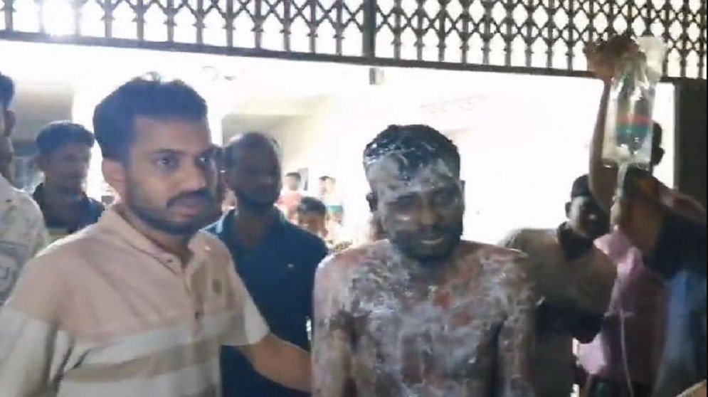 চোর অপবাদে আগুন লাগিয়ে আত্মহ*ত্যার চেষ্টা