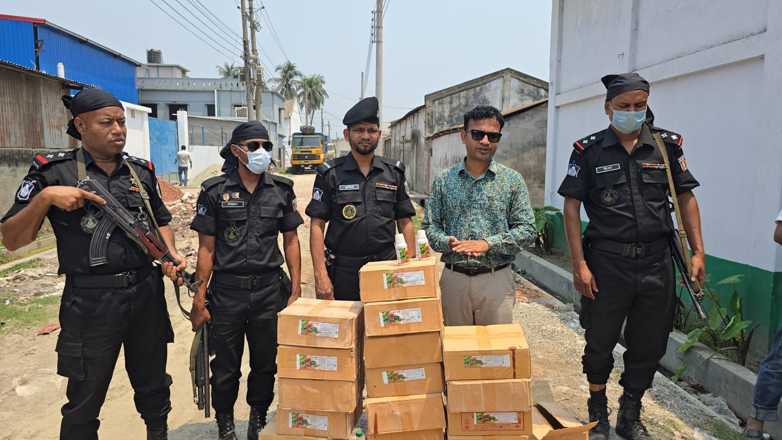 সার উৎপাদনে রাসায়নিকের পরিবর্তে মেশানো হয় বালু