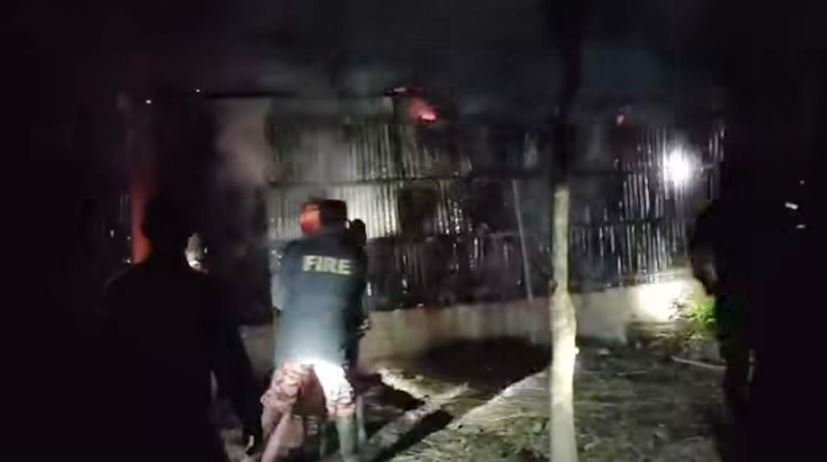 গভীর রাতে ছাত্রলীগ সভাপতি সাদ্দামের বাড়িতে আগুন