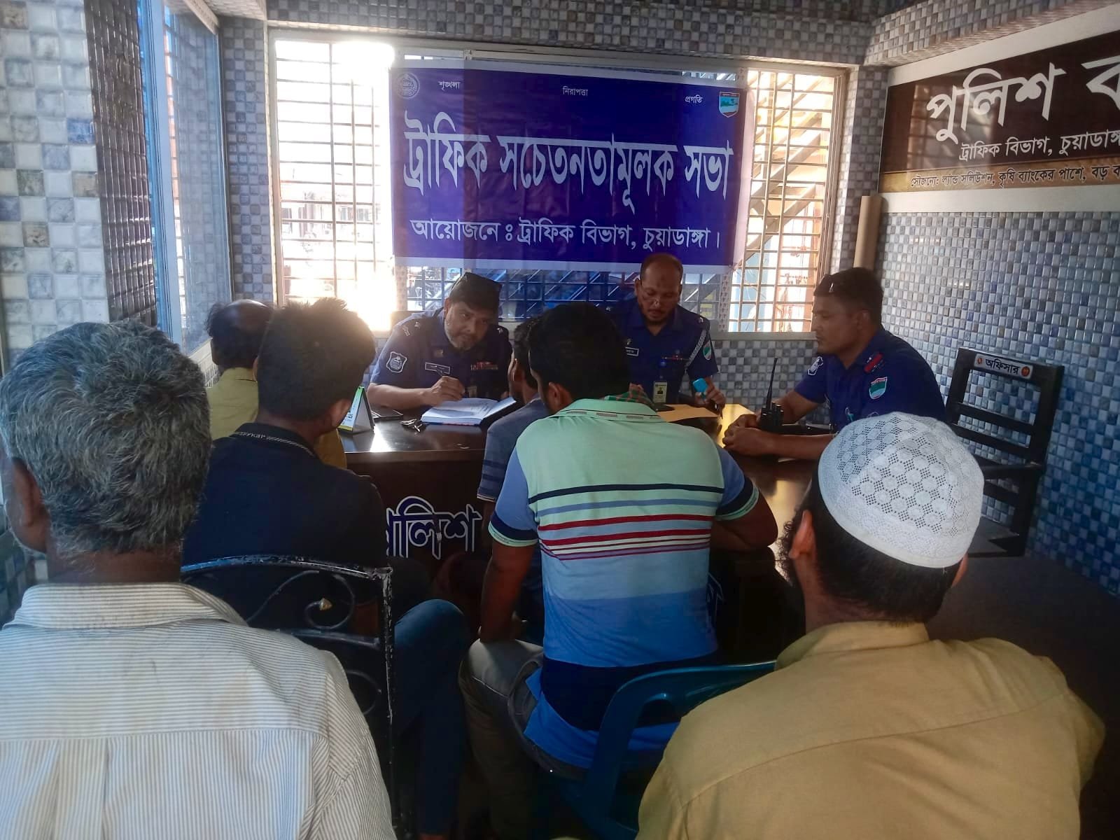 চুয়াডাঙ্গায় ইজিবাইক চালকদের নিয়ে ট্রাফিক পুলিশের কর্মশালা