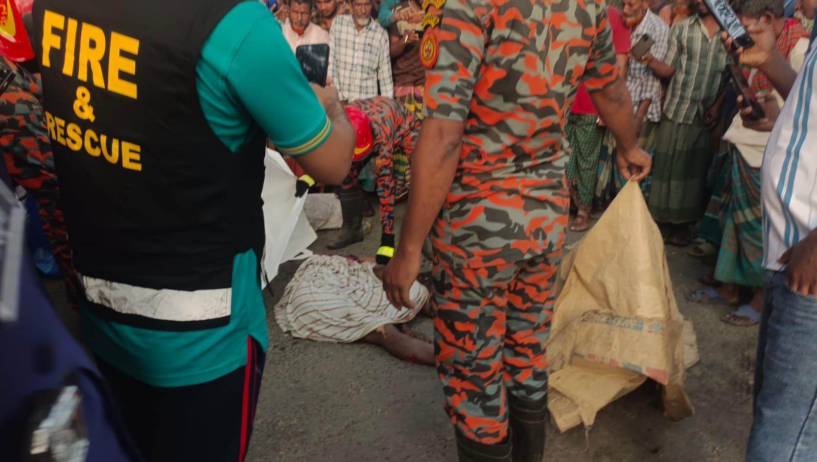 চুয়াডাঙ্গার নয়মাইল বাজারে বাসের চাকায় পিষ্ট হয়ে দু'জন নিহত