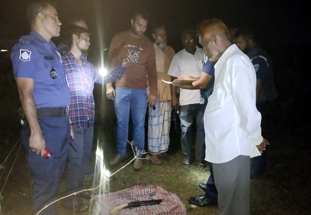 খাগড়াছড়িতে পাহাড় থেকে এলজি বন্ধুক ও গুলি উদ্ধার