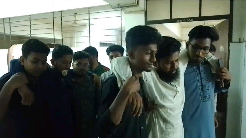 গোপালগঞ্জে সমন্বয়ক ও ছাত্র অধিকার পরিষদের নেতার ওপর হামলা
