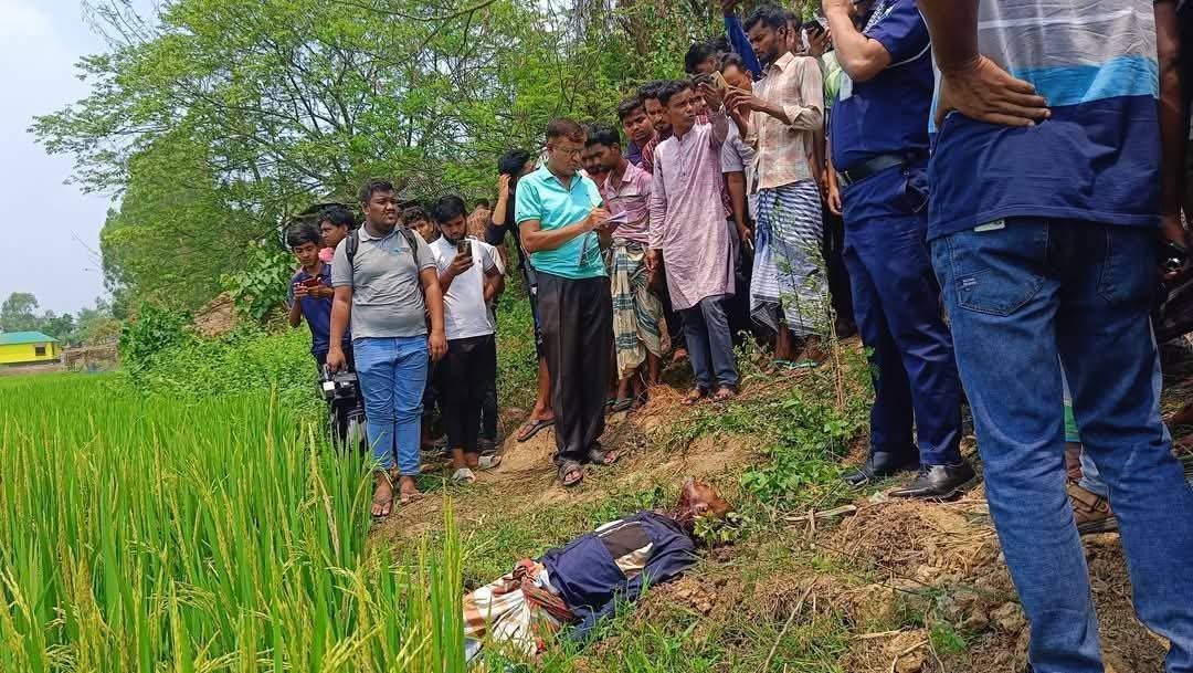 সিরাজগঞ্জে পিকআপ চালকের গলাকাটা লাশ উদ্ধার