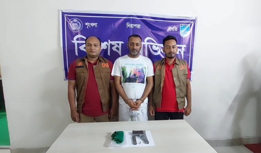 সাভারে ডিবির অভিযান; বিদেশি পিস্তল সহ গ্রেপ্তার ১