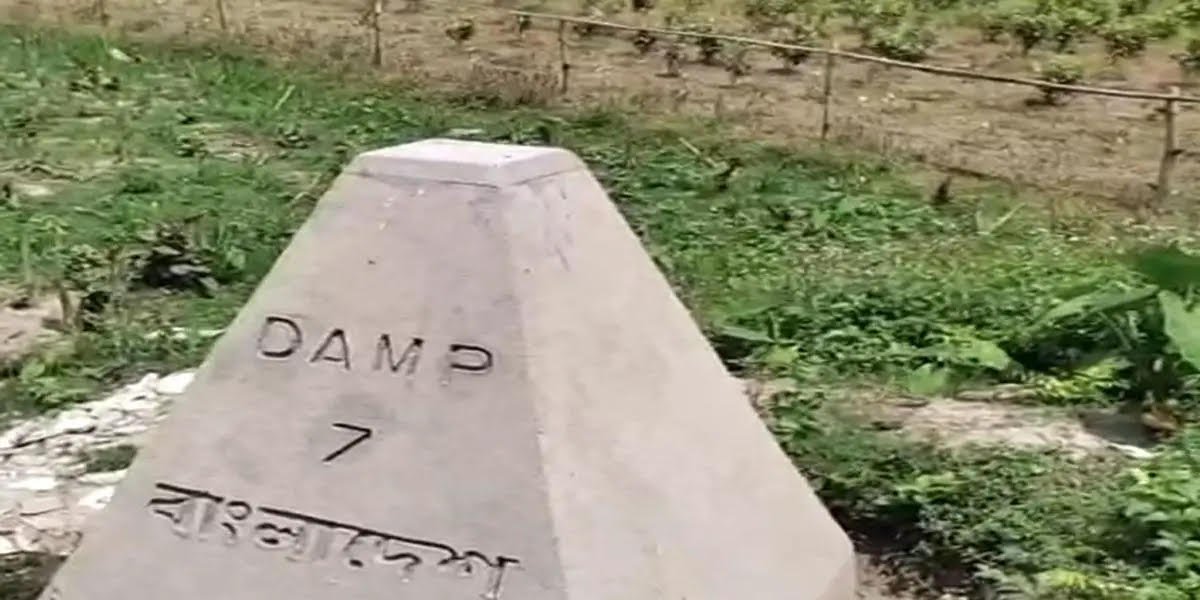 বিজিবির বাধায় সীমান্তে মাটি কাটা বন্ধ করল বিএসএফ
