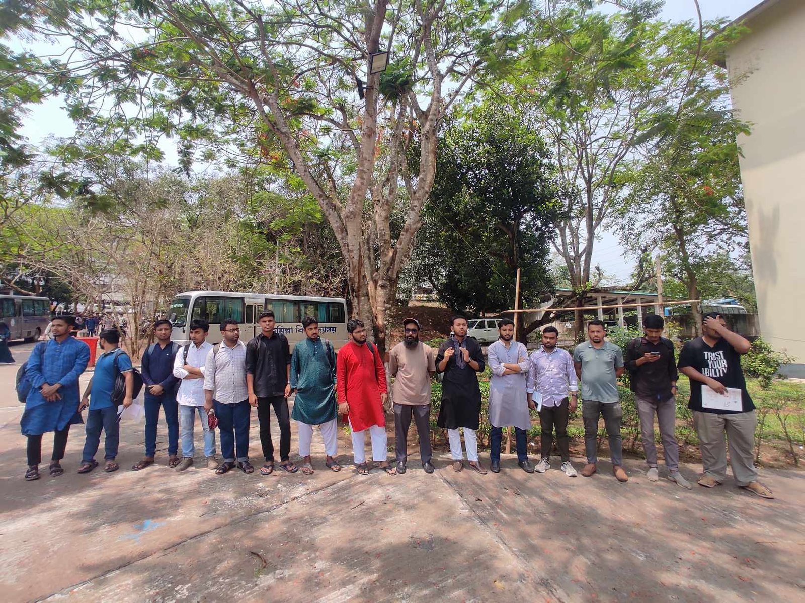 কুবিতে পারভেজ হত্যার প্রতিবাদে মানববন্ধন