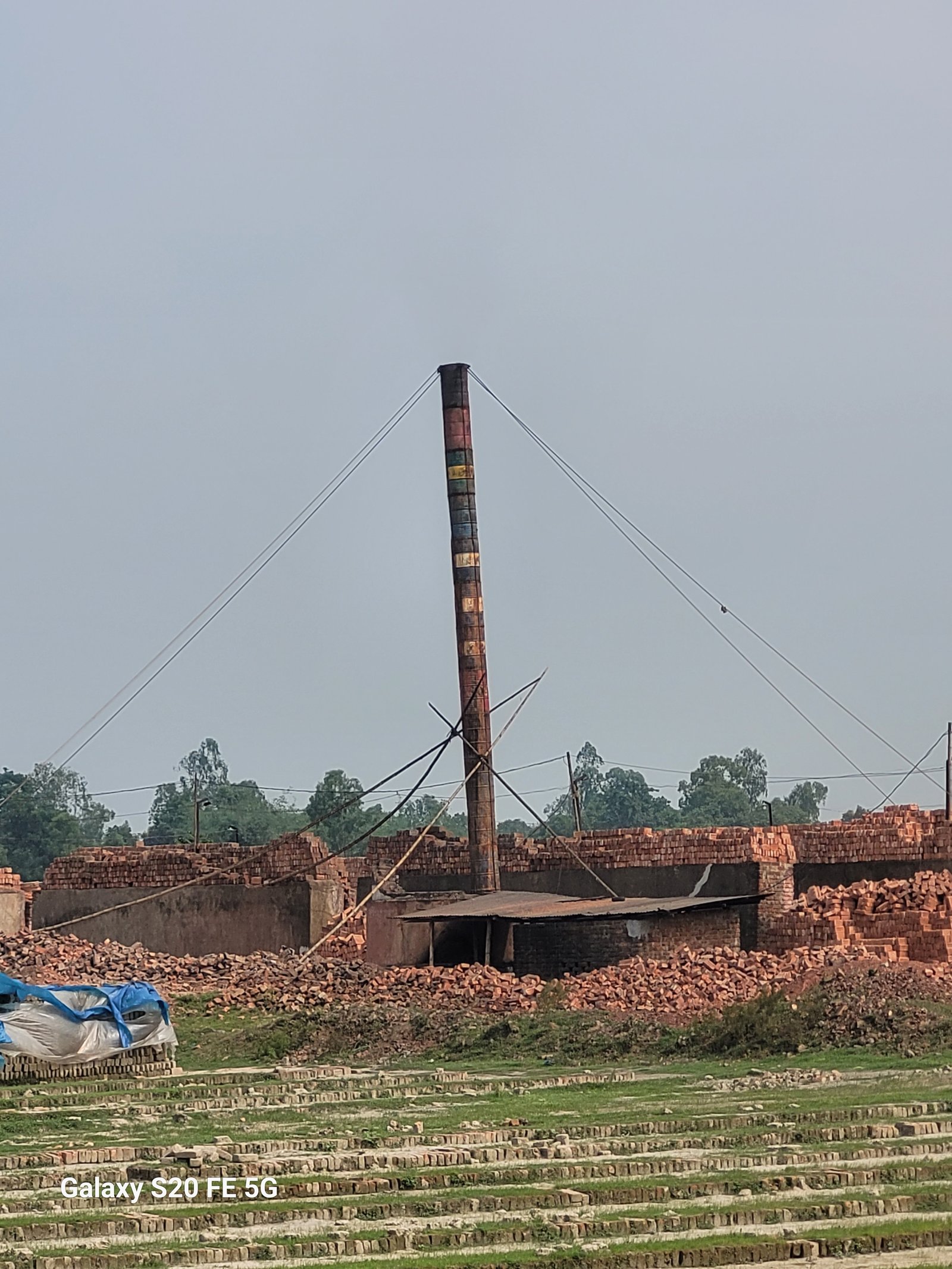 ঢাক ঢোল বাজিয়ে অভিযান, দু’দিন পর ফের চালু অবৈধ ইটভাটা