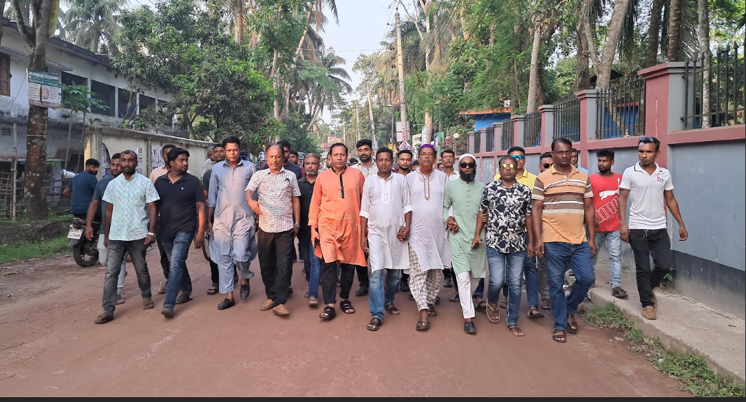 বাগেরহাট সড়ক সংস্কার ও প্রকৌশলীর আপসারনের দবীতে মানববন্ধন