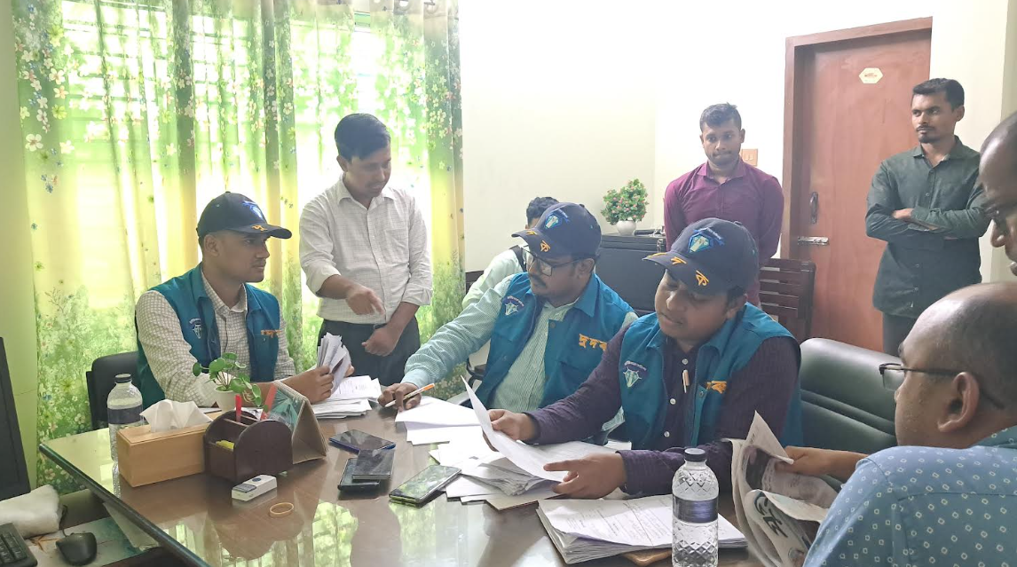 বাগেরহাটে বিআরটিএ তে দুদকের অভিযান