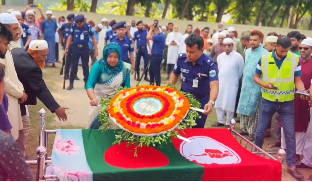 নাটোরে রাষ্ট্রীয় মর্যাদায় প্রবীণ সাংবাদিক ও বীর মুক্তিযোদ্ধার দাফন সম্পন্ন