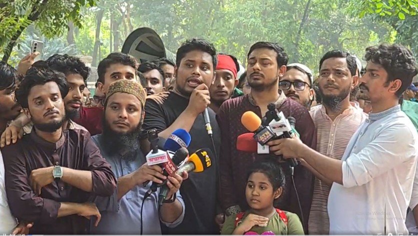 আ. লীগ নিষিদ্ধের দাবিতে বাদ জুমা বড় জমায়েতের ডাক হাসনাতের