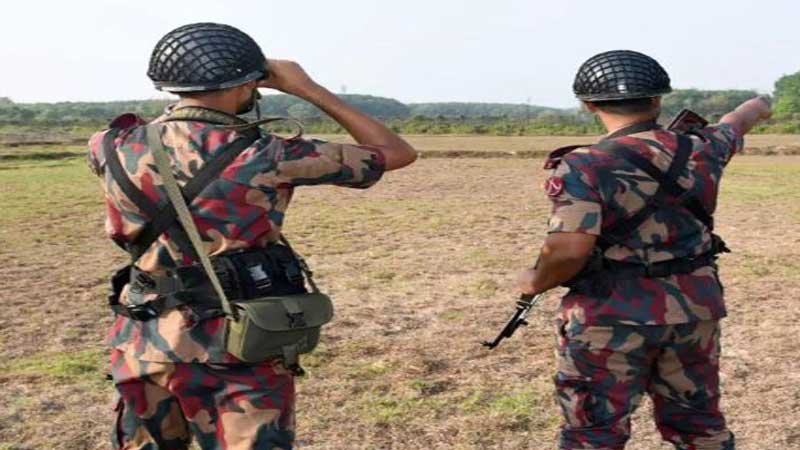 ভারত ও পাকিস্তান সংঘাত : মিরসরাইয়ে সীমান্তে বিজিবির টহল জোরদার