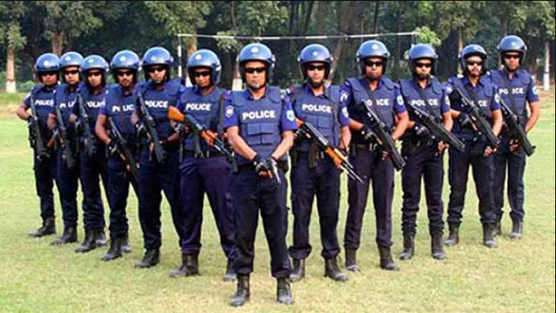 পুলিশের হাতে ‘মারণাস্ত্র’ না রাখার সিদ্ধান্ত সরকারের, বিশেষজ্ঞ ও বাহিনীর সদস্যরা যা বলছেন
