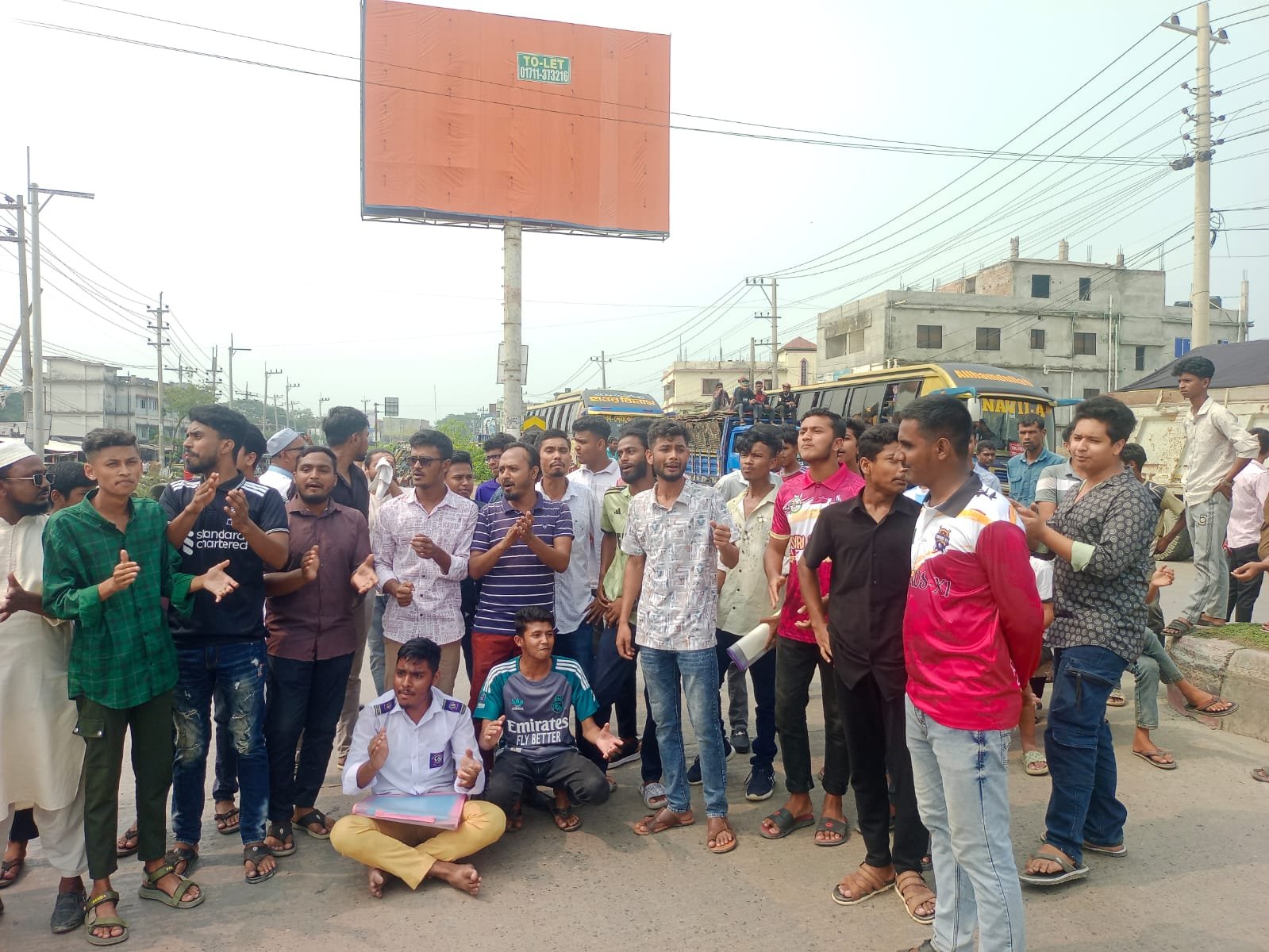 নজরুল জয়ন্তী জাতীয়করণের দাবিতে ঢাকা ময়মনসিংহ মহাসড়ক অবরোধ, দাবি না মানলে অনির্দিষ্টকালের জন্য অবরোধের ঘোষণা