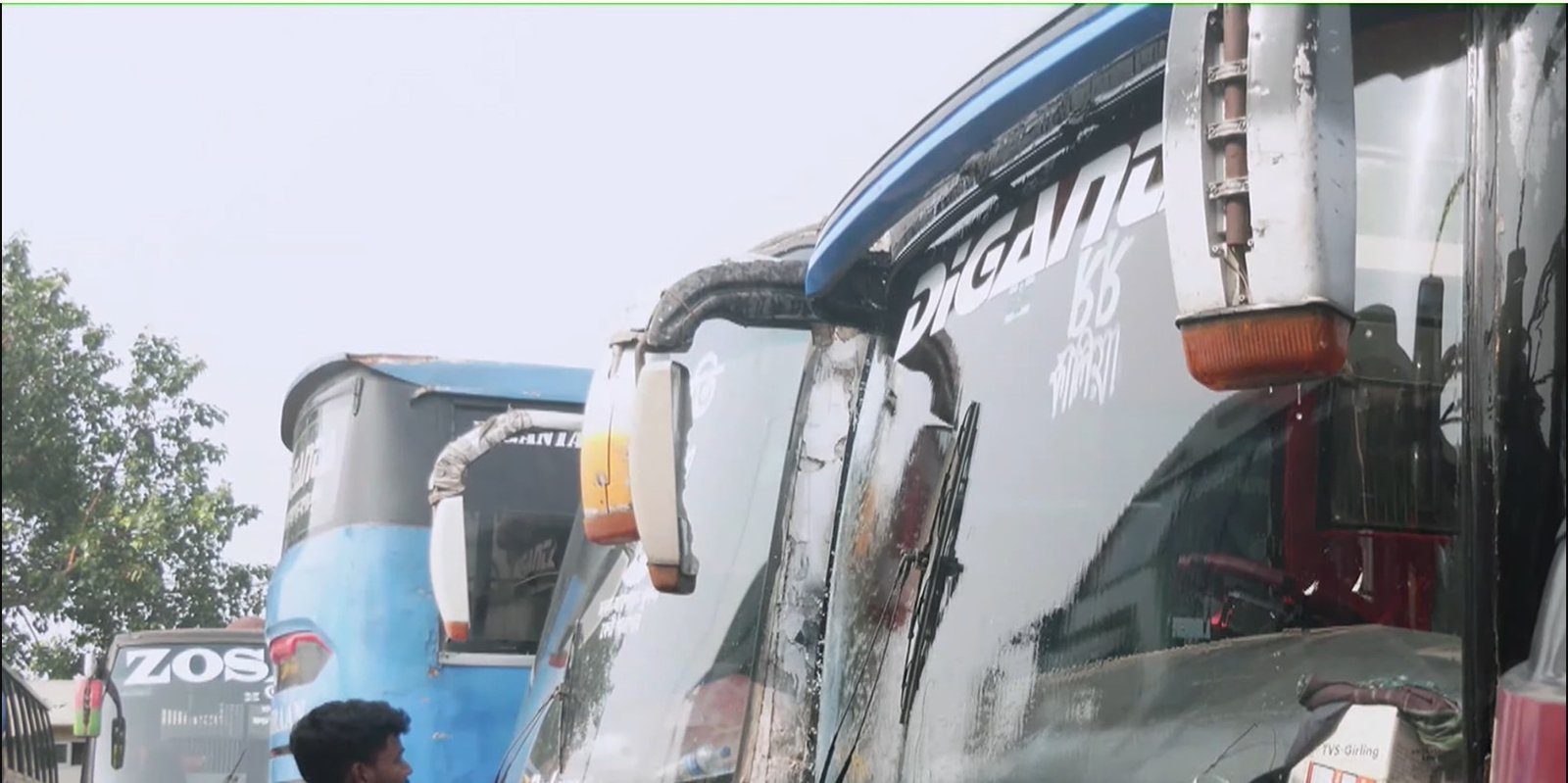 দূরপাল্লার বাসের অগ্রিম টিকিট বিক্রি শুরু, চলছে বাস ধোয়ামোছার কাজ