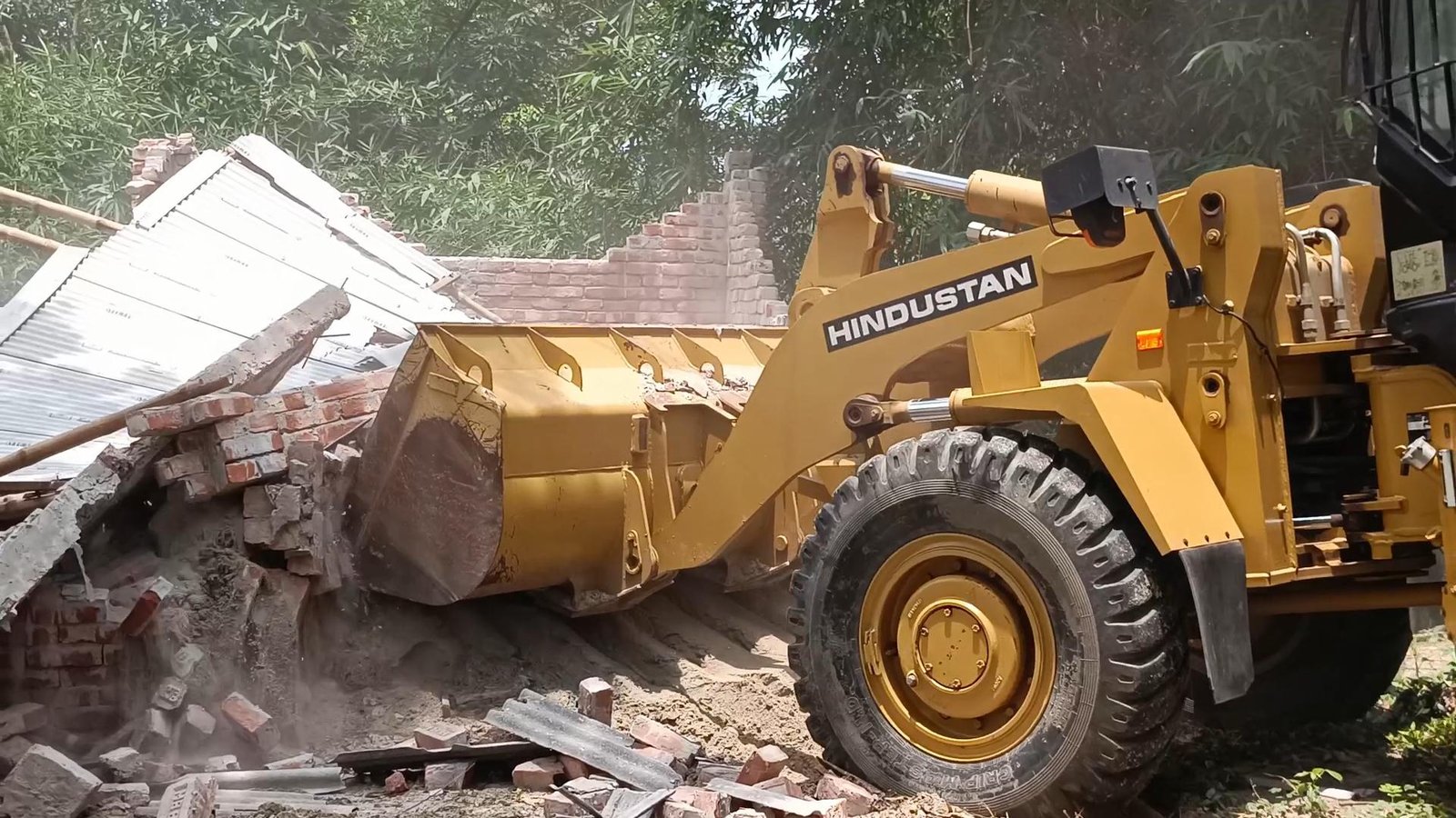 শৈলকুপায় মহাসড়কের অবৈধ স্থাপনা উচ্ছেদ
