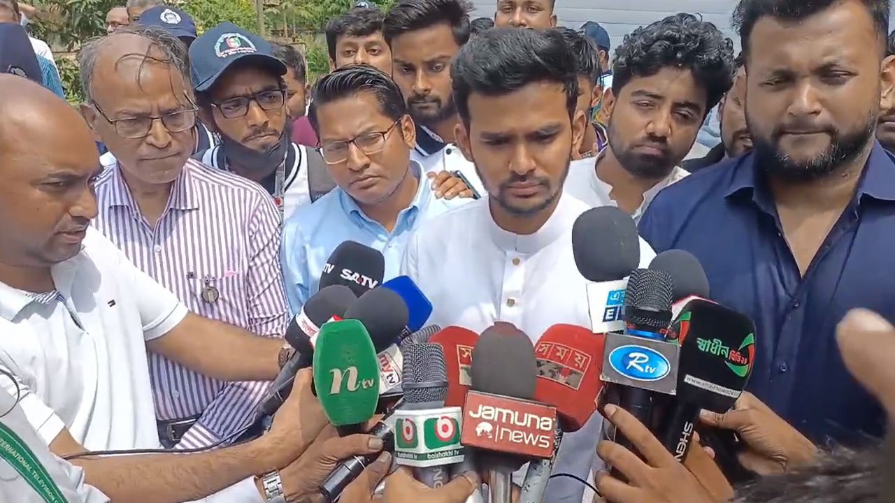 আমাকে আক্রমণ করে লাভ নেই : আসিফ মাহমুদ