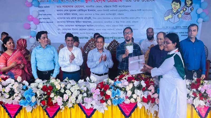 চট্টগ্রামে চালু হলো দেশের প্রথম ‘স্টুডেন্টস হেলথ কার্ড’
