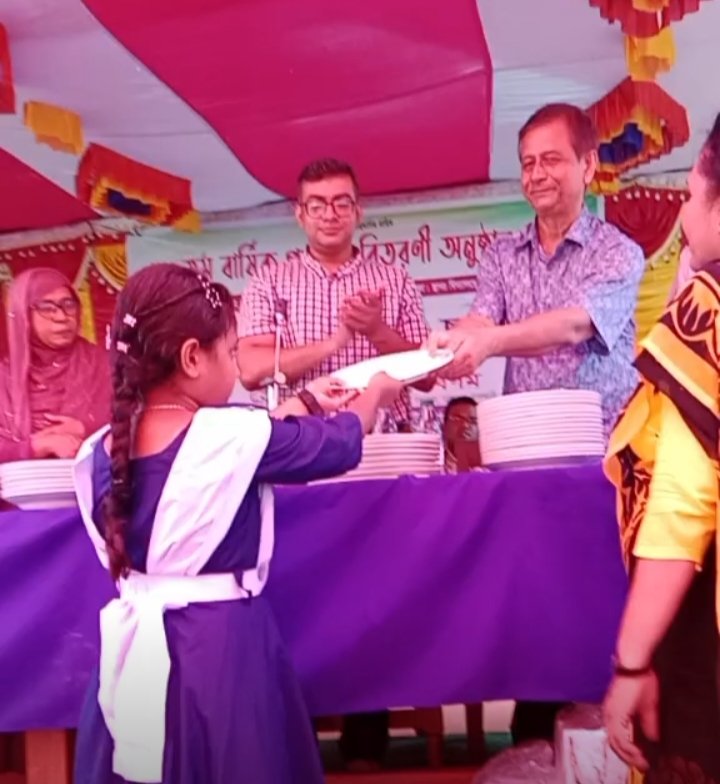 বার্ষিক অনুষ্ঠানে আ.লীগ নেতাদের অতিথি করে পুরস্কার বিতরণ, সমালোচনার ঝড়