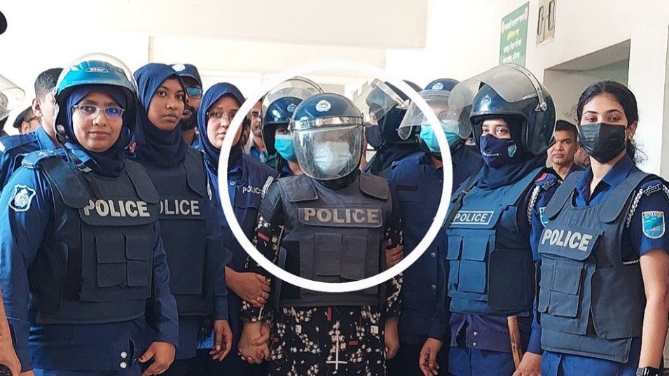 মমতাজকে বহনকারী গাড়ি লক্ষ্য করে আবারও ডিম নিক্ষেপ