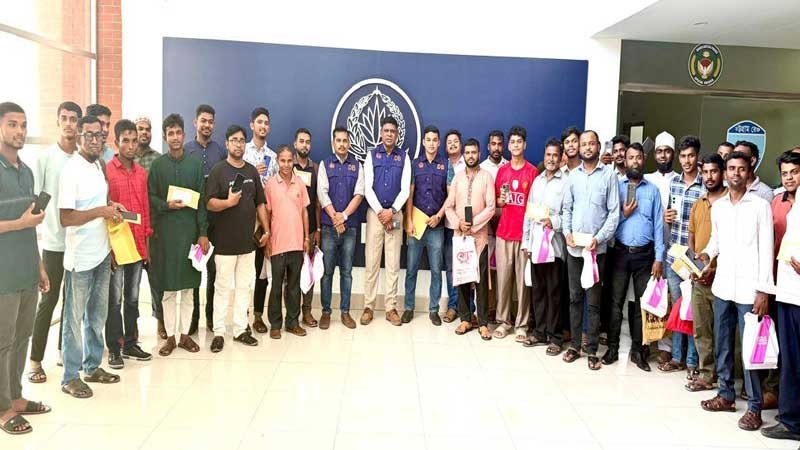 হারিয়ে যাওয়া ৫১টি মোবাইল ফিরে পেল মালিকরা