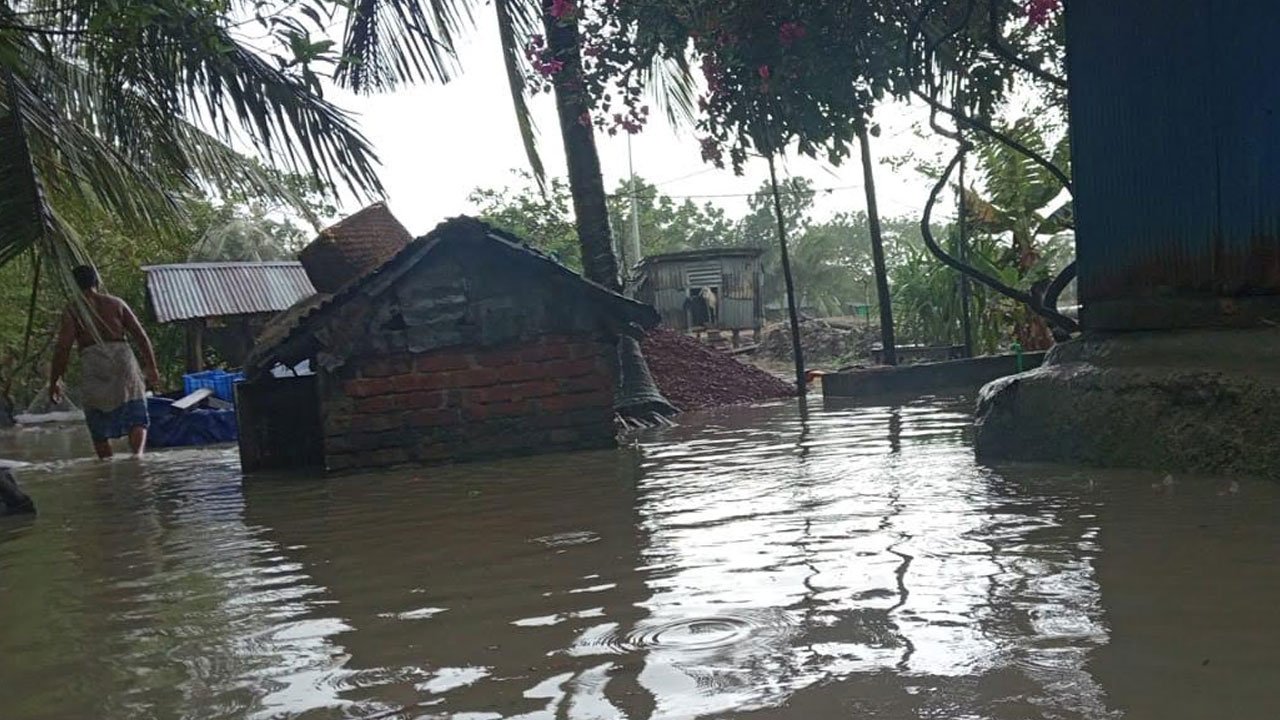 জোয়ার-জলোচ্ছ্বাসেও থেমে নেই বিয়ে, নৌকায় চড়ে এলো বরযাত্রী