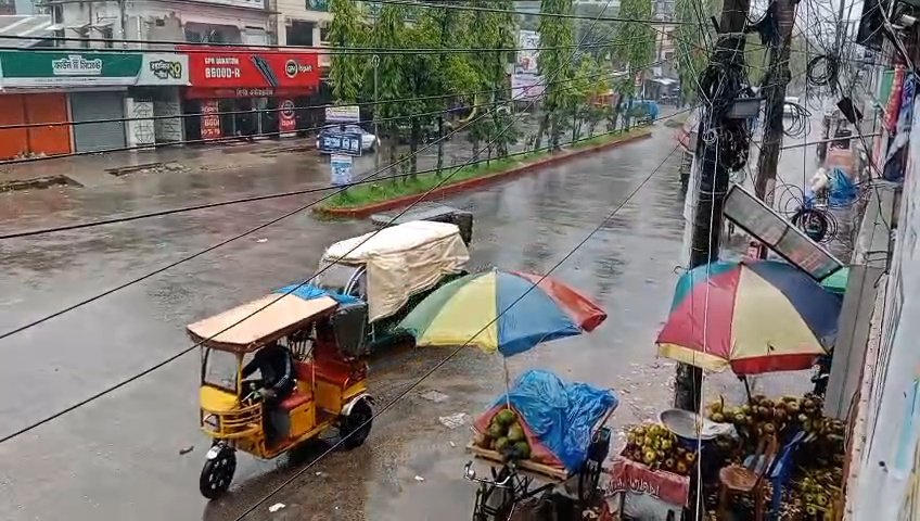 মুন্সীগঞ্জে লঘুচাপের প্রভাবে দিনভর হালকা বৃষ্টি