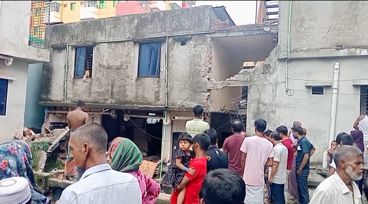 আশুলিয়ায় গ্যাস লিকেজ থেকে বিস্ফোরণ: দগ্ধ ৬