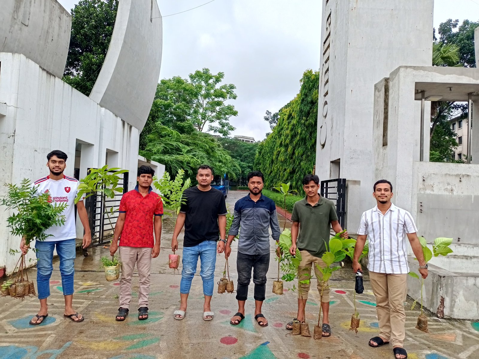ডা. জোবায়দা রহমানের জন্মদিন উপলক্ষে কুবি ছাত্রদলের বৃক্ষরোপণ