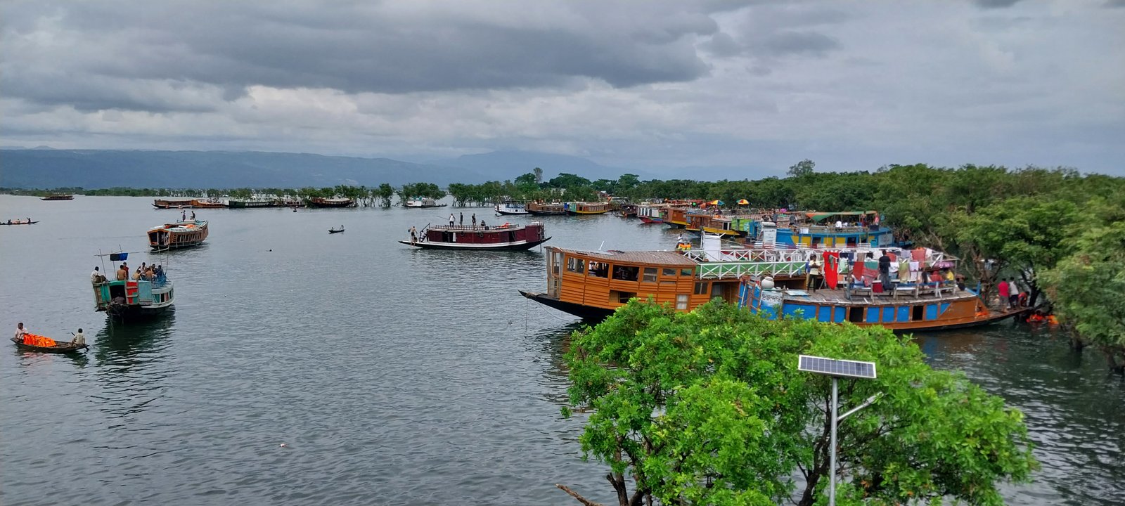 সুনামগঞ্জের টাঙ্গুয়ার হাওরের জীব-বৈচিত্র রক্ষায় ওয়াচ টাওয়ার ও এর আশেপাশে হাউজবোট চলাচলে নিষেধাজ্ঞা জারি
