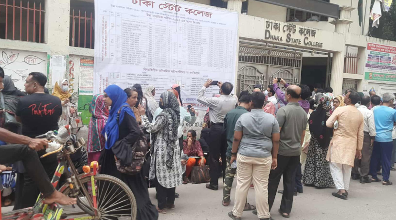 আজ থেকে শুরু এইচএসসি পরীক্ষা, কেন্দ্রে ভিড় অভিভাবকদের