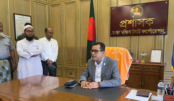 ৪৩ দিন পর নগর ভবনে ফিরলেন প্রশাসক শাহজাহান মিয়া, কার্যক্রম শুরুর ঘোষণা