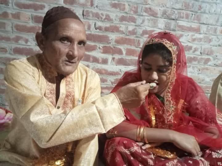 ৬৬ বছরের বৃদ্ধ বিয়ে করলেন ২২ বছরের কলেজ ছাত্রীকে