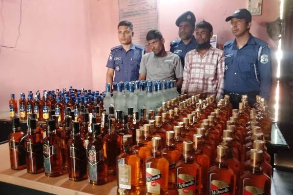 ট্রলার থেকে ২১২ বোতল মদ উদ্ধার, দুইজন আটক