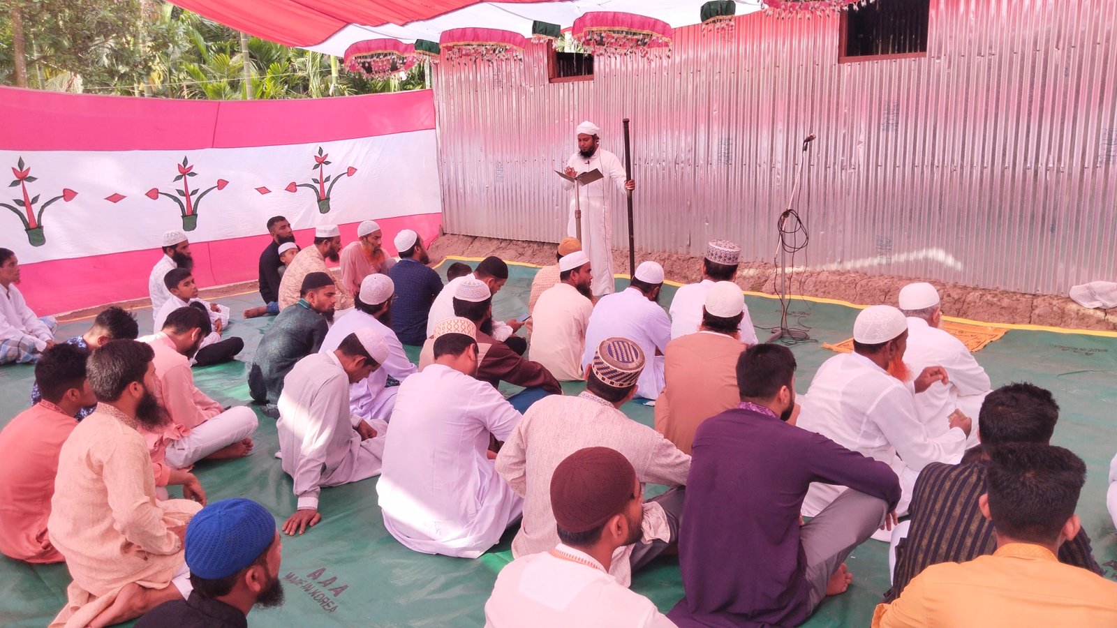 সৌদির সঙ্গে মিল রেখে রাজাপুরে অর্ধশত পরিবারে ঈদুল ফিতর উদযাপন