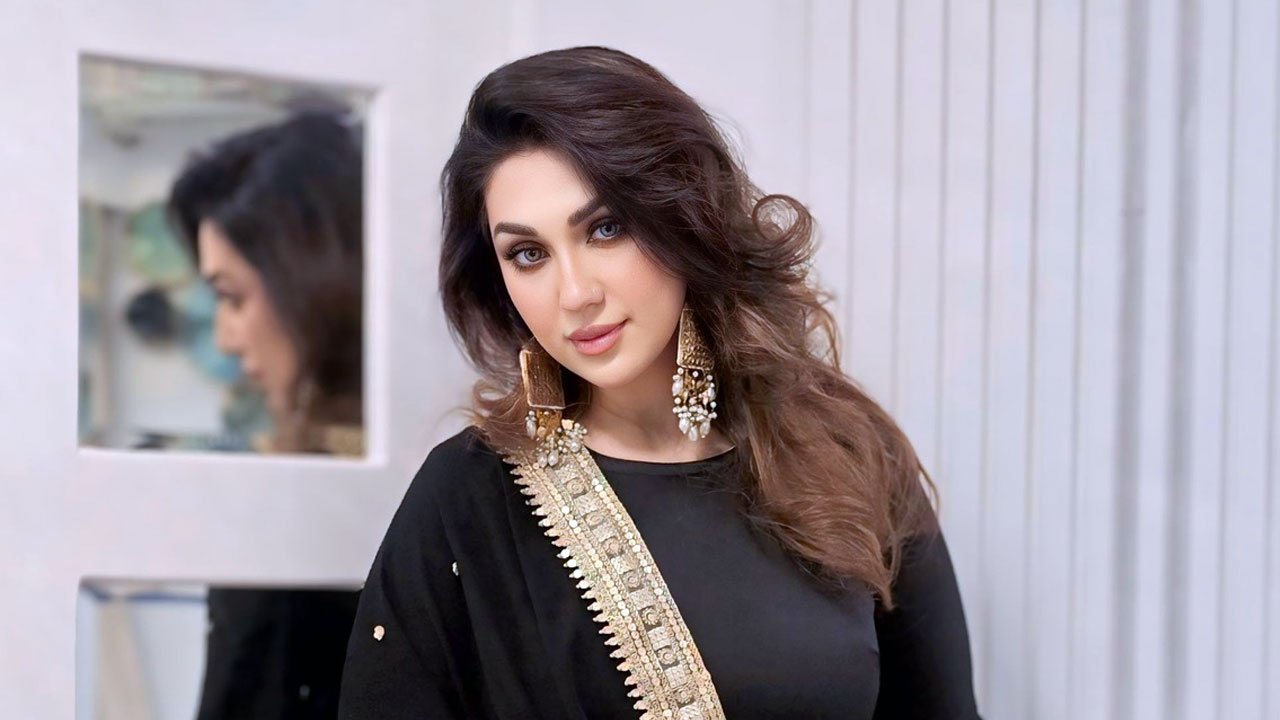 পরকীয়া করলে পাথর নিক্ষেপ করে মারা হয়, এমন আইন করব : অপু